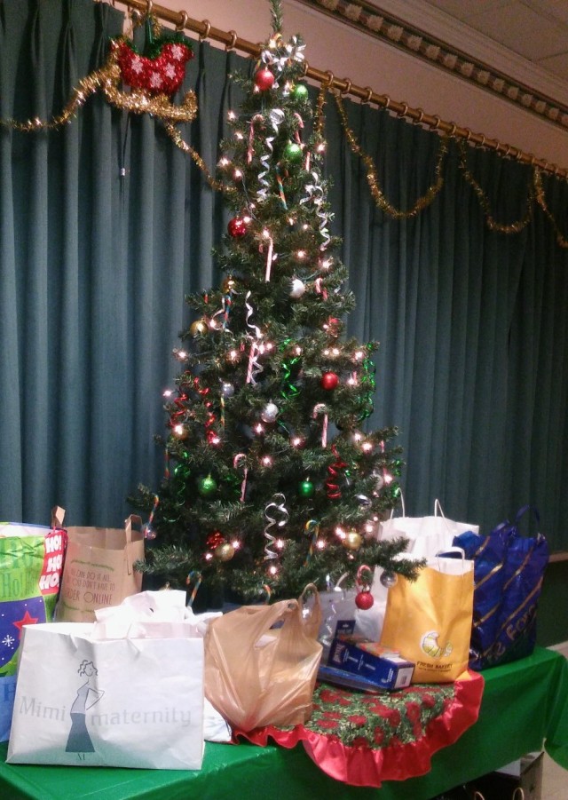 Christmas tree with gifts